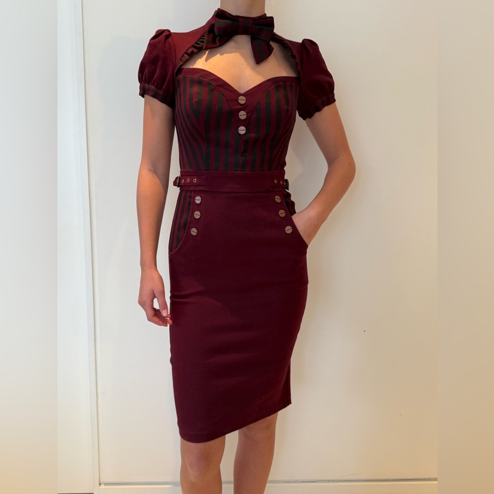 Chic Burgundy Striped dress - Picture 4 of 9